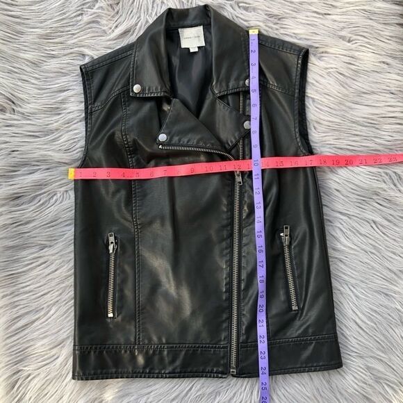 🚨 UO Silence + Noise Vegan Leather Moto Vest - Picture 8 of 10